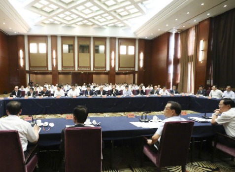 李克强浙江倾听企业呼声：22位企业家坐“主桌”