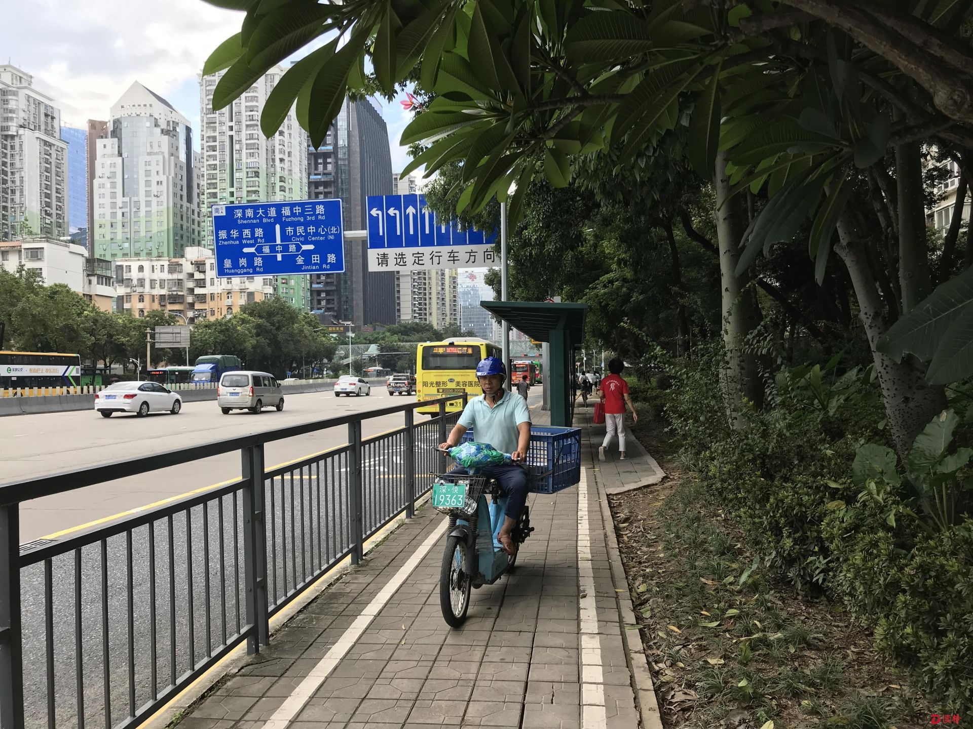 不用和汽车、行人抢道，才是真的自行车道