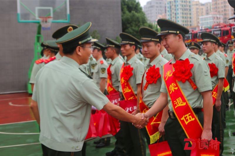 “完成学业后，我还回来干消防工作！” 深圳59名消防老兵光荣退伍