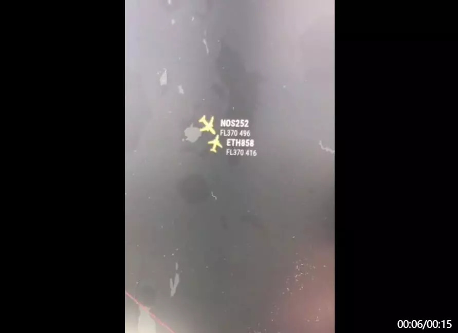 生死分速：两架客机在高空差点相撞，幸亏防撞系统及时报警