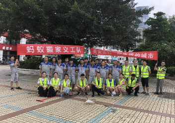 平时是搬家工人，“山竹”过后又成了城市道路清理义工！