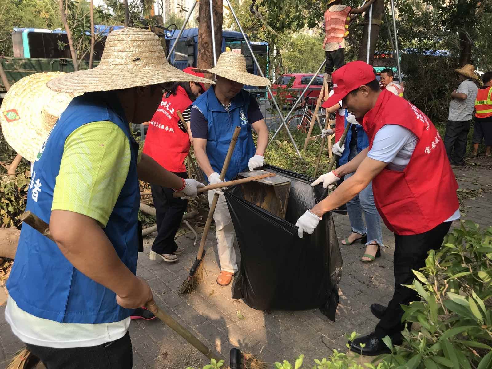 宝安城管人众志成城净市容