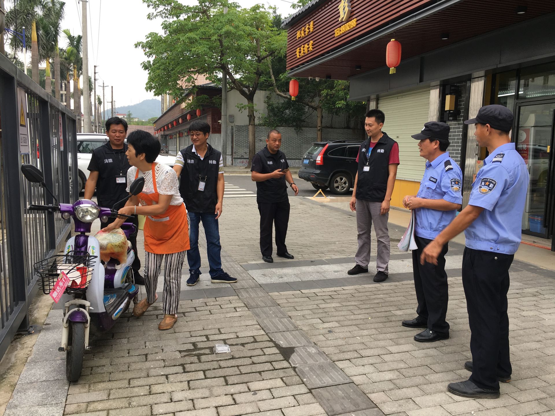 有地可停 有电可充 石井街道出硬招将电动车“拒之户外” 