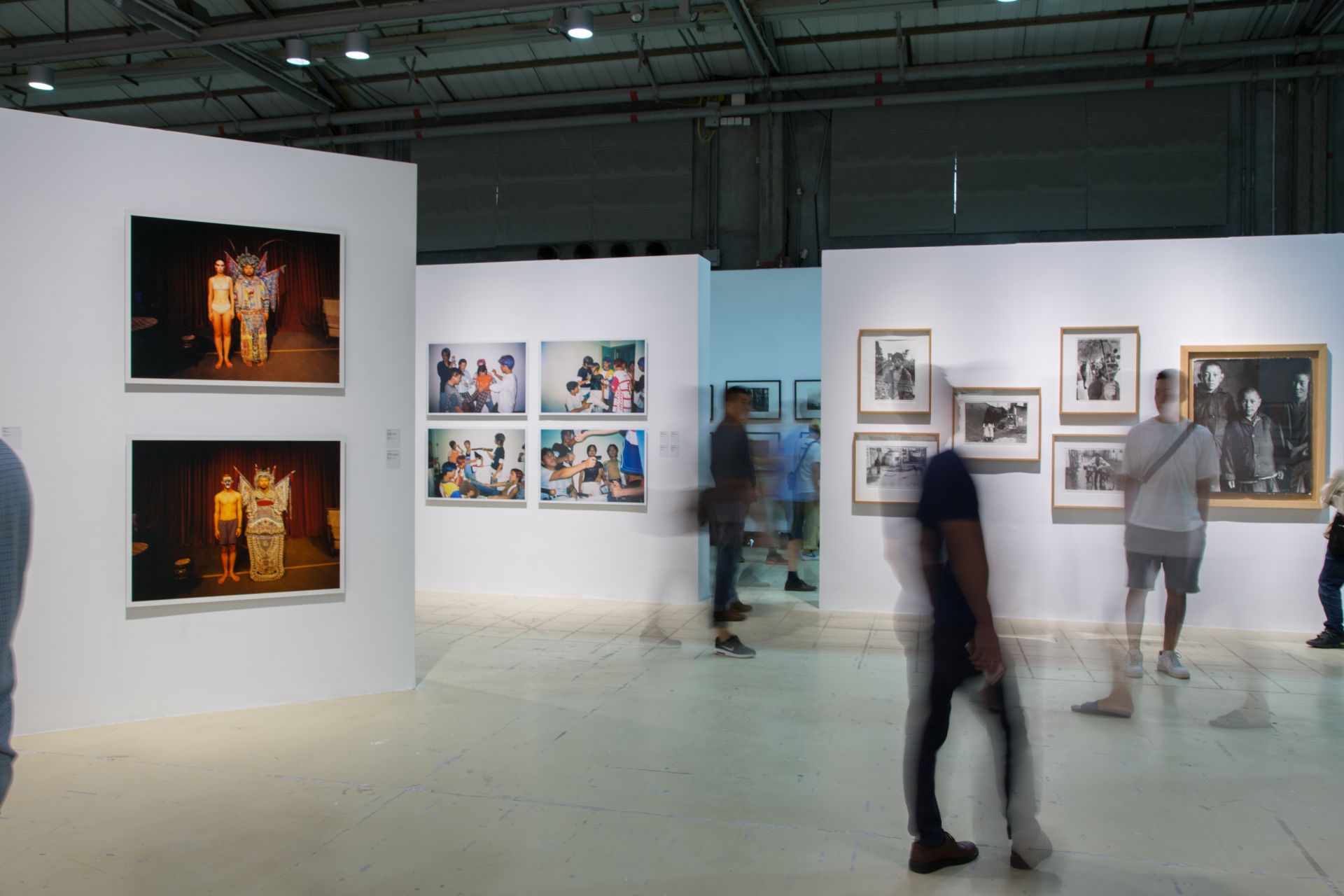 看展︱“中国当代摄影40年”巡展首站至鹏城
