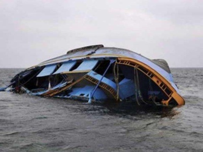 希腊旅游胜地沉船湾3艘游船倾覆 或有中国游客落水