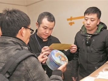 网售香港小熊饼干来自城中村，深圳端掉一制售假团伙刑拘9人