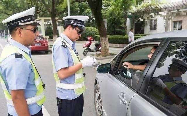 特评｜有一种规范执法叫“跟风走”