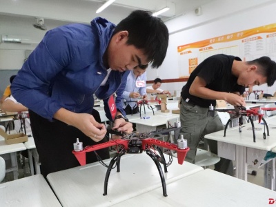 2018年深圳“好技师”无人机应用技术职业技能竞赛举行