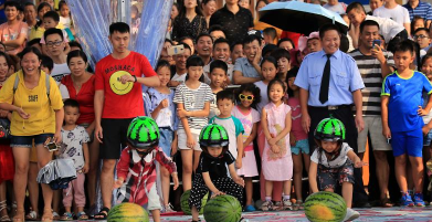 长假第二天，世界之窗5万游客互动人气旺