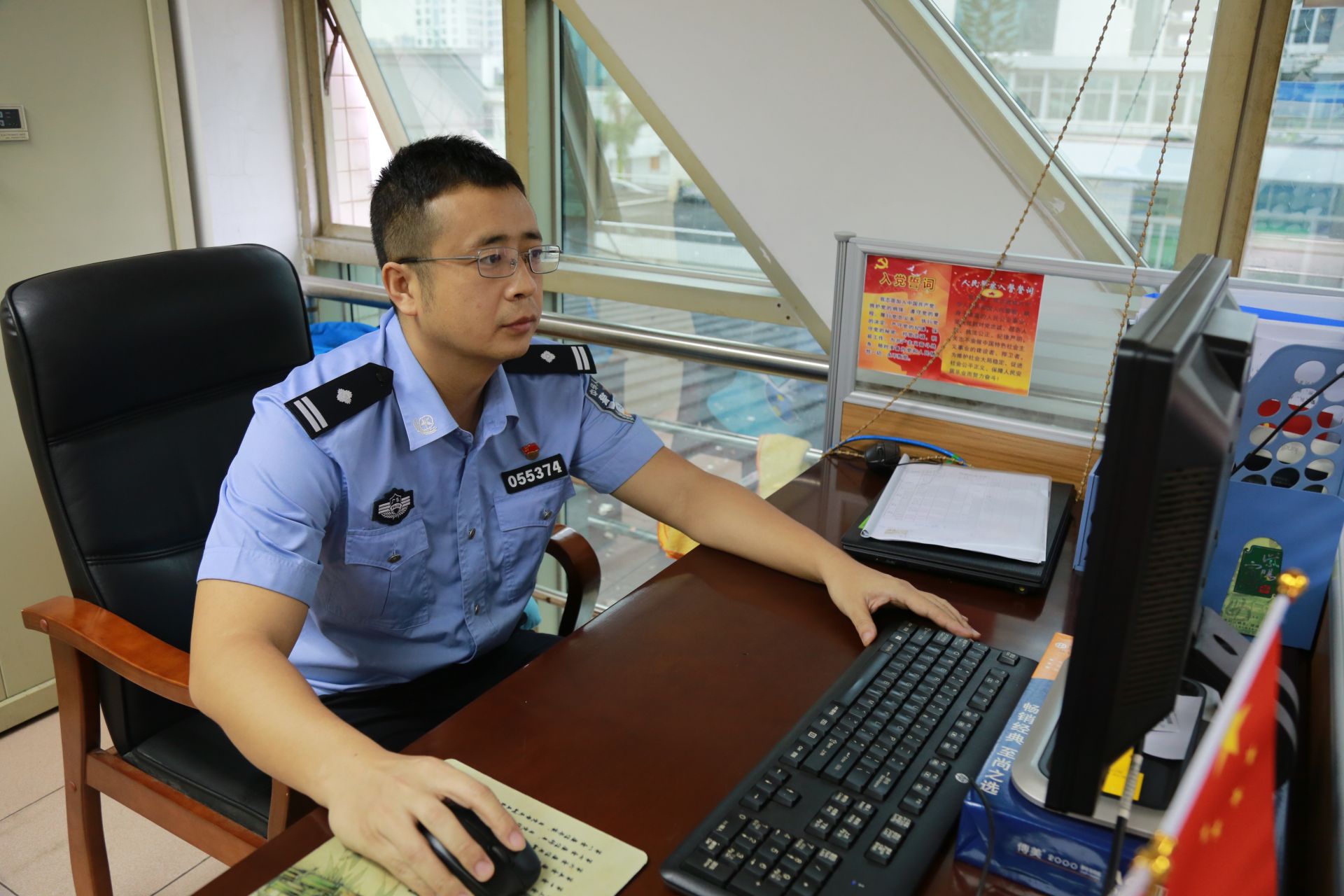 马峰涛：能文能武的法制民警