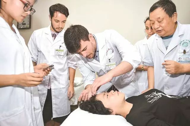 中医将首次纳入WHO全球医学纲要，“拔火罐”圈粉无数