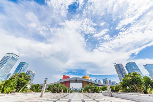 深圳市六届人大常委会第二十八次会议召开