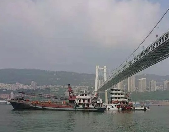 万州公交坠江救援丨能见度低且伴乱流，潜到75米很难
