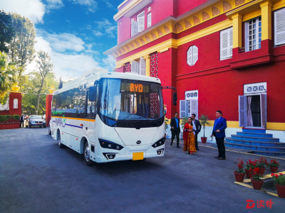 比亚迪在尼泊尔交付首批纯电动巴士