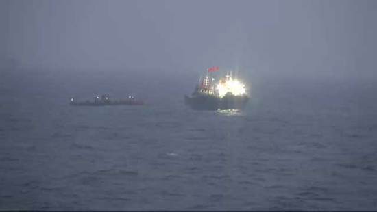 中韩渔船在济州海域相撞 中国渔船船长受轻伤