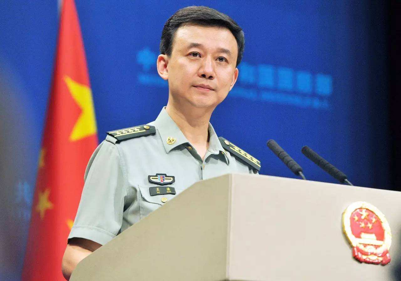 美舰擅自进入中国南海岛礁邻近海域 国防部回应