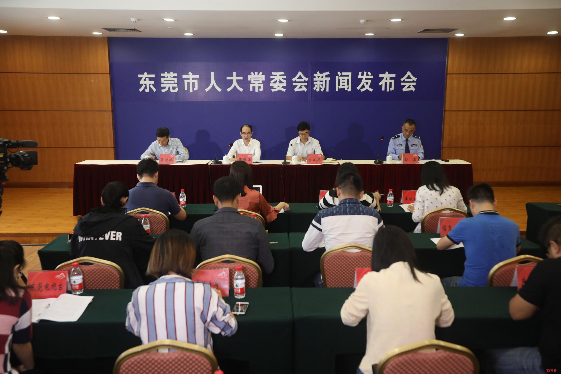 东莞两部法规获省通过，在广东17个新获立法权的市尚属首次