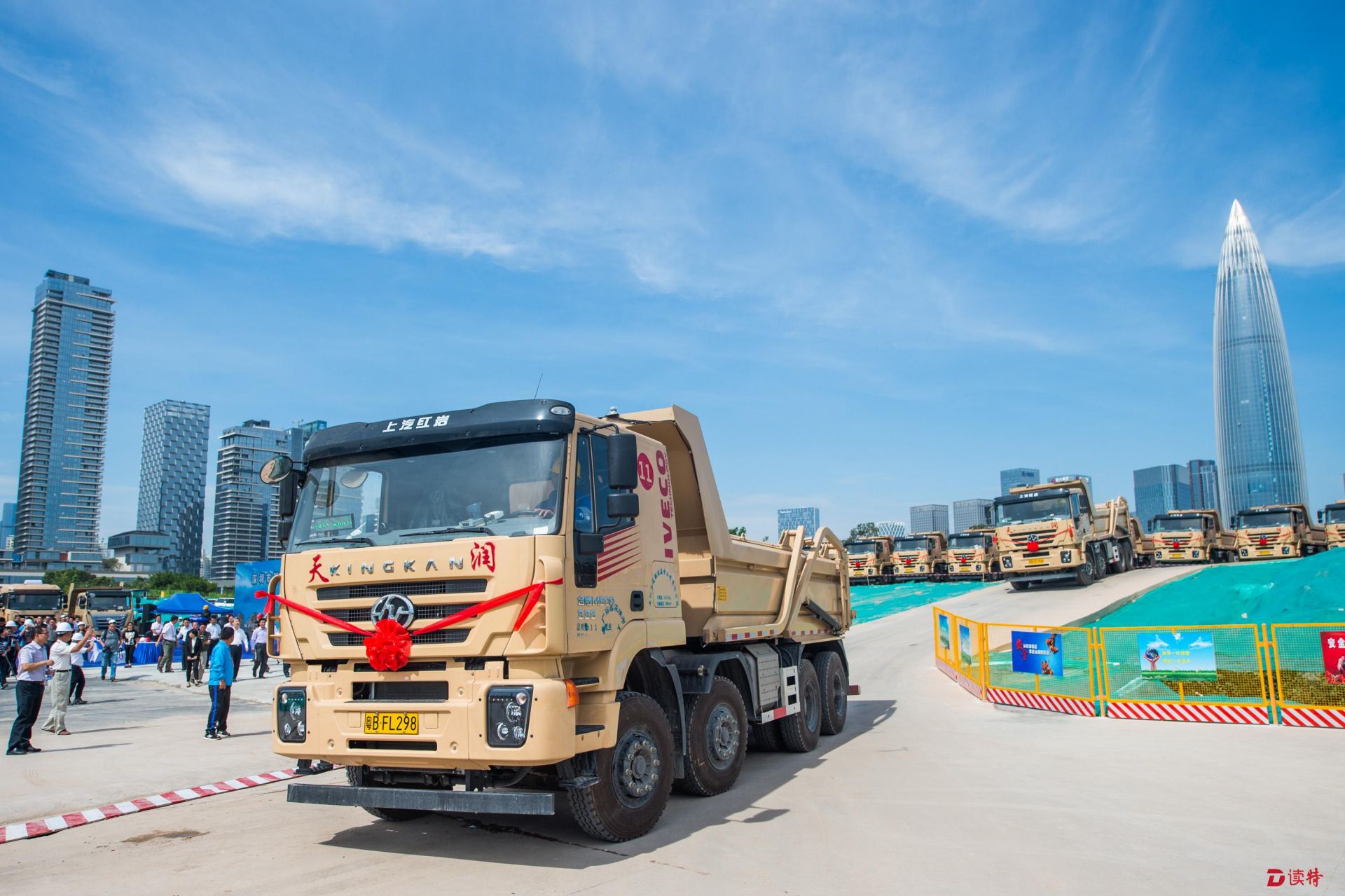 深圳首批50辆新型智能全密闭式泥头车“上岗”
