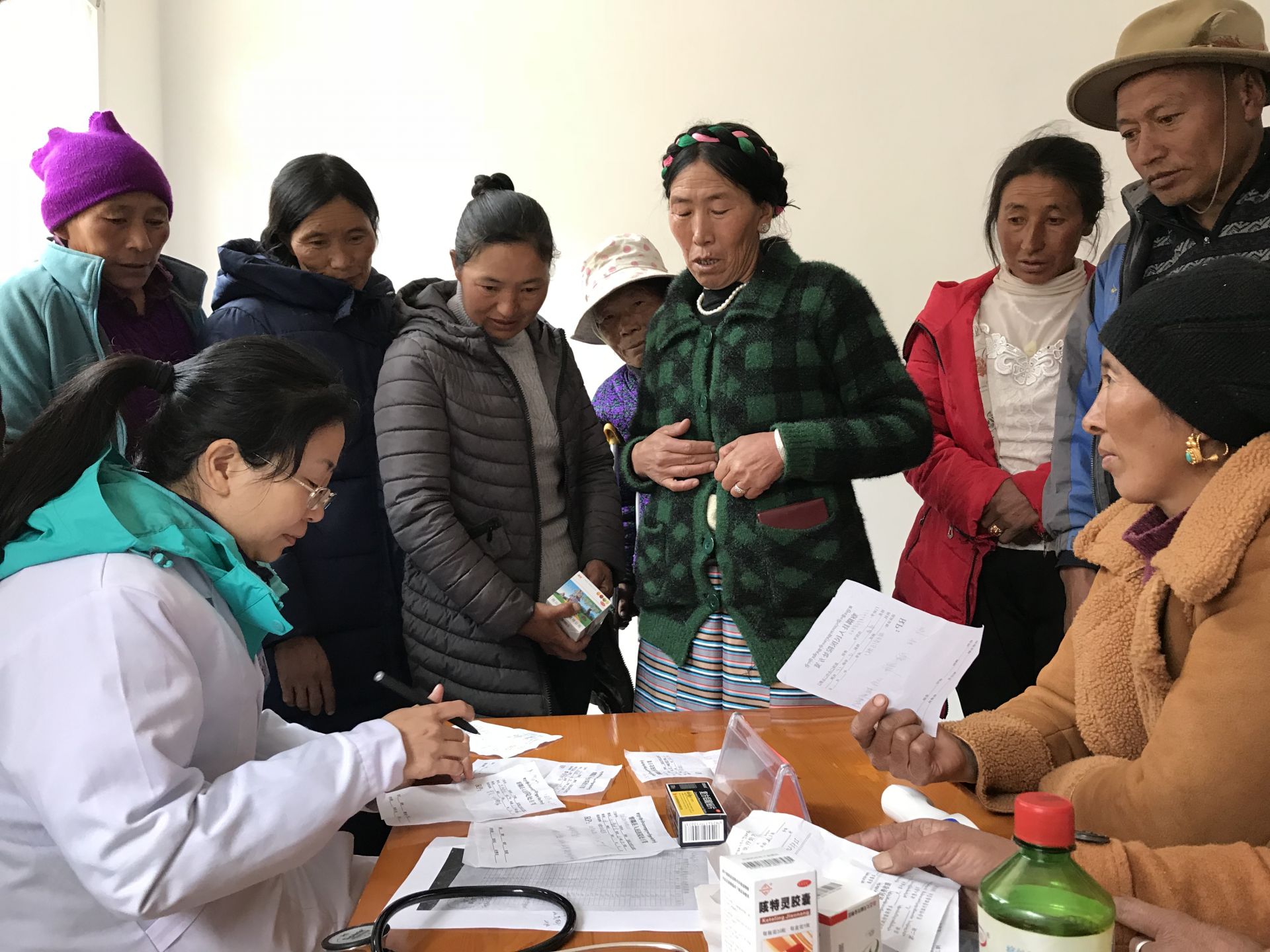 深圳医生为西藏农牧民爱心义诊