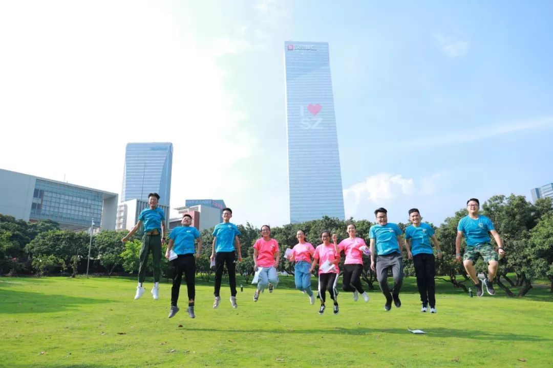 深圳高校学子：好好学习早日成才 肩负起青年应有的责任