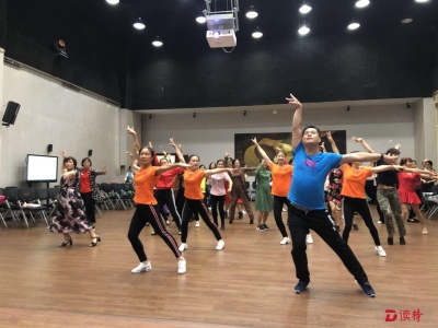 东莞开启广场舞课程，线上线下免费学