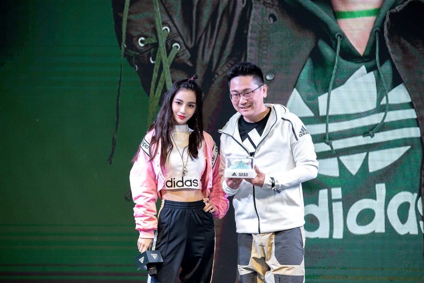 Angelababy来深圳呼吁创造运动正能量