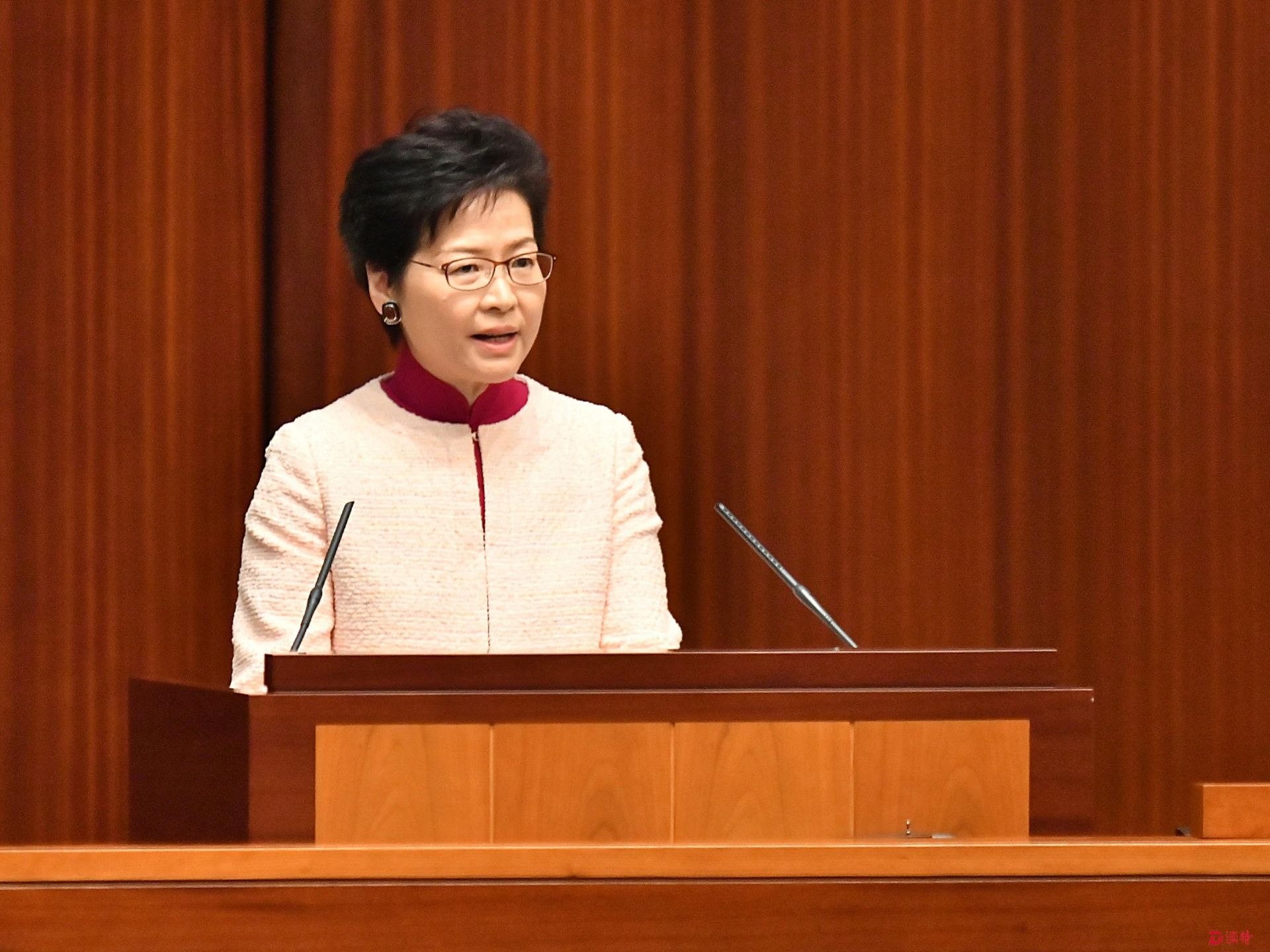 林郑月娥发表施政报告：坚定前行 燃点希望