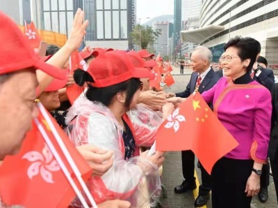 香港举行庄严升旗仪式 庆祝新中国成立69周年