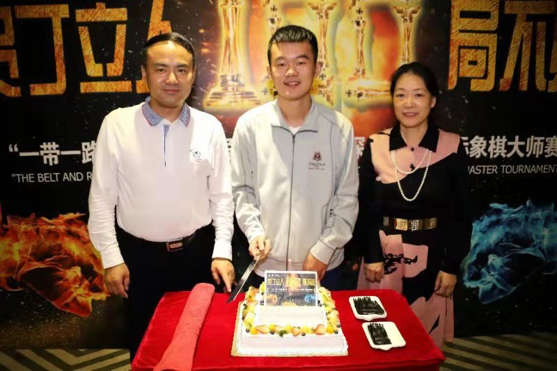 龙岗国象大师赛 | 丁立人弈和吉里达成100盘不败纪录！