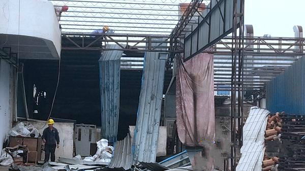 燕罗街道拆除历史遗留违法建筑2441平方米