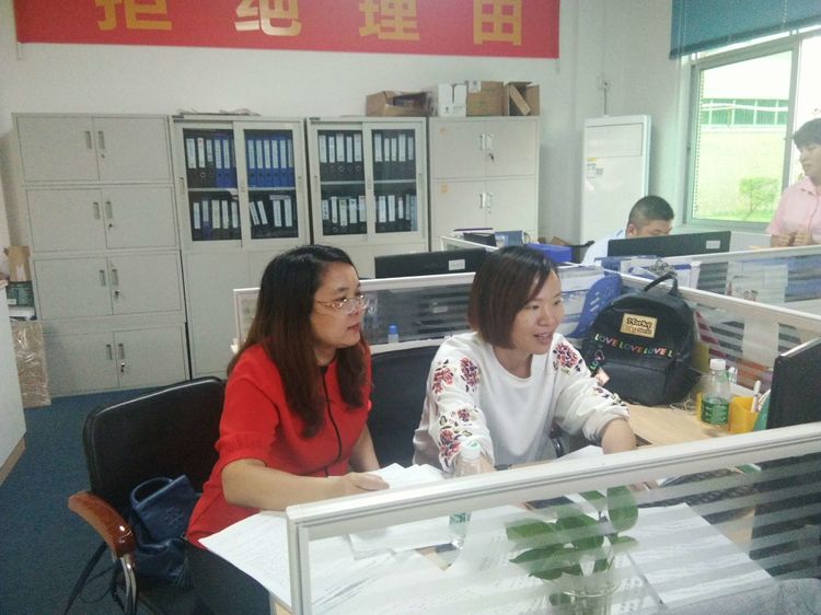 龙新社区工联会指导企业做好规范化档案