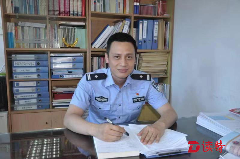 郭士玮：善挖线索屡破大案  