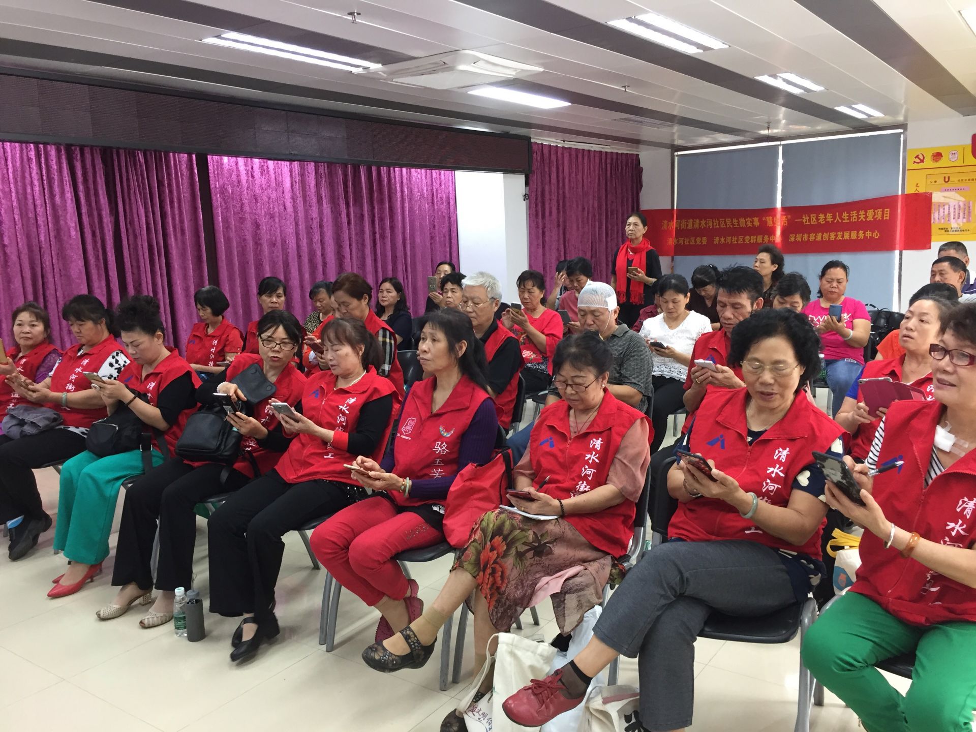清水河街道开展老年人网络信息能力提升“民微”项目
