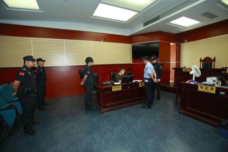出庭原告竟是网逃人员！宝安法院庭审后配合警方将其抓获