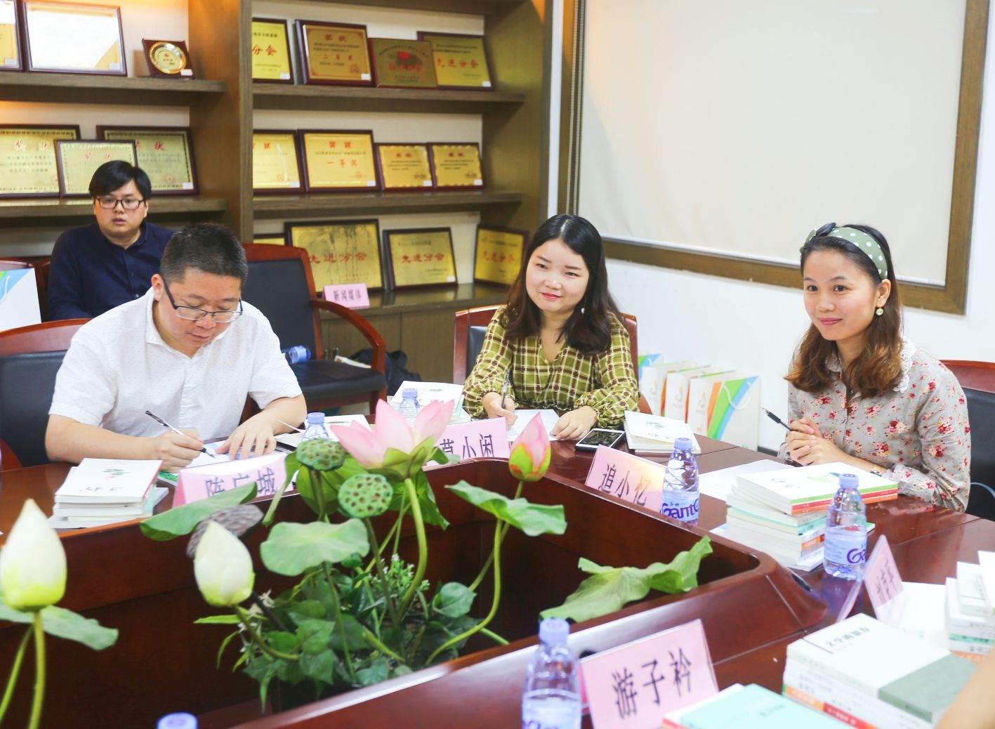 北深广等编辑学者专家教授聚首东莞桥头，共叙“莲韵文丛”