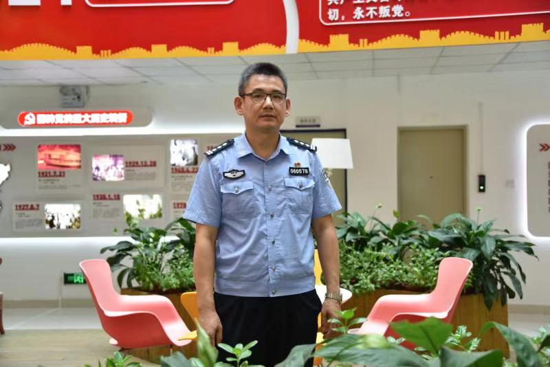 每日警星 | 李钢：用脚步丈量书写“担当”