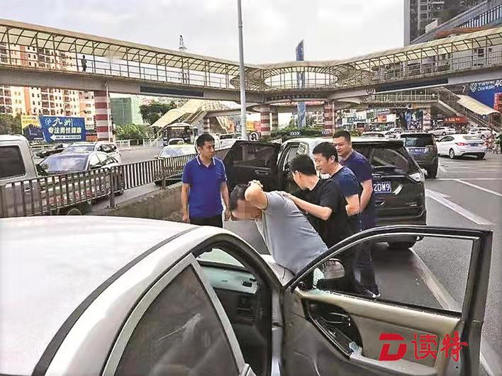 骗人搭车假币换真钱，两名嫌疑人被抓捕归案
