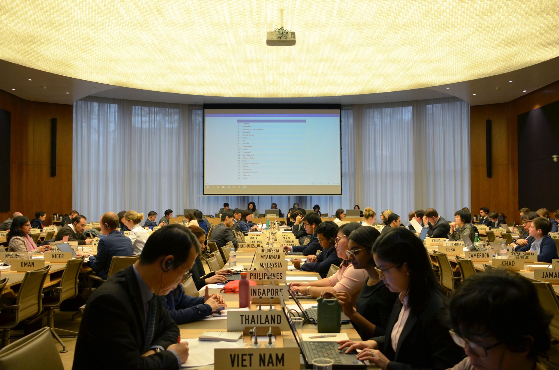 世贸成员赞扬中国香港奉行自由贸易体制