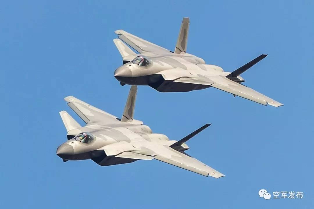 歼-20将以新涂装、新编队、新姿态亮相航展