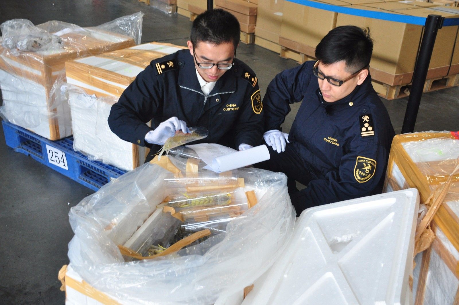 深圳机场进口货物通关时间缩短一半 澳洲海鲜直通市民餐桌