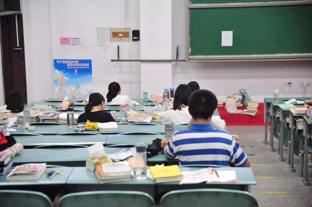 大学生吐槽学校的这项收费高 网友：高就对了