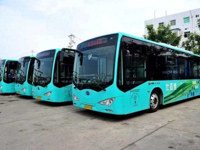 因重庆坠江公交阴影 多地为公交司机加上“防护罩”