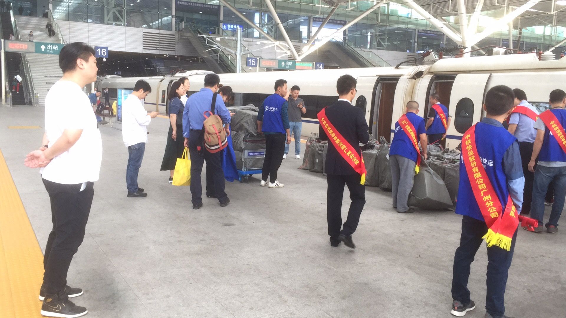 “复兴号”加入快运行列！广铁推“双11”电商黄金周运输服务