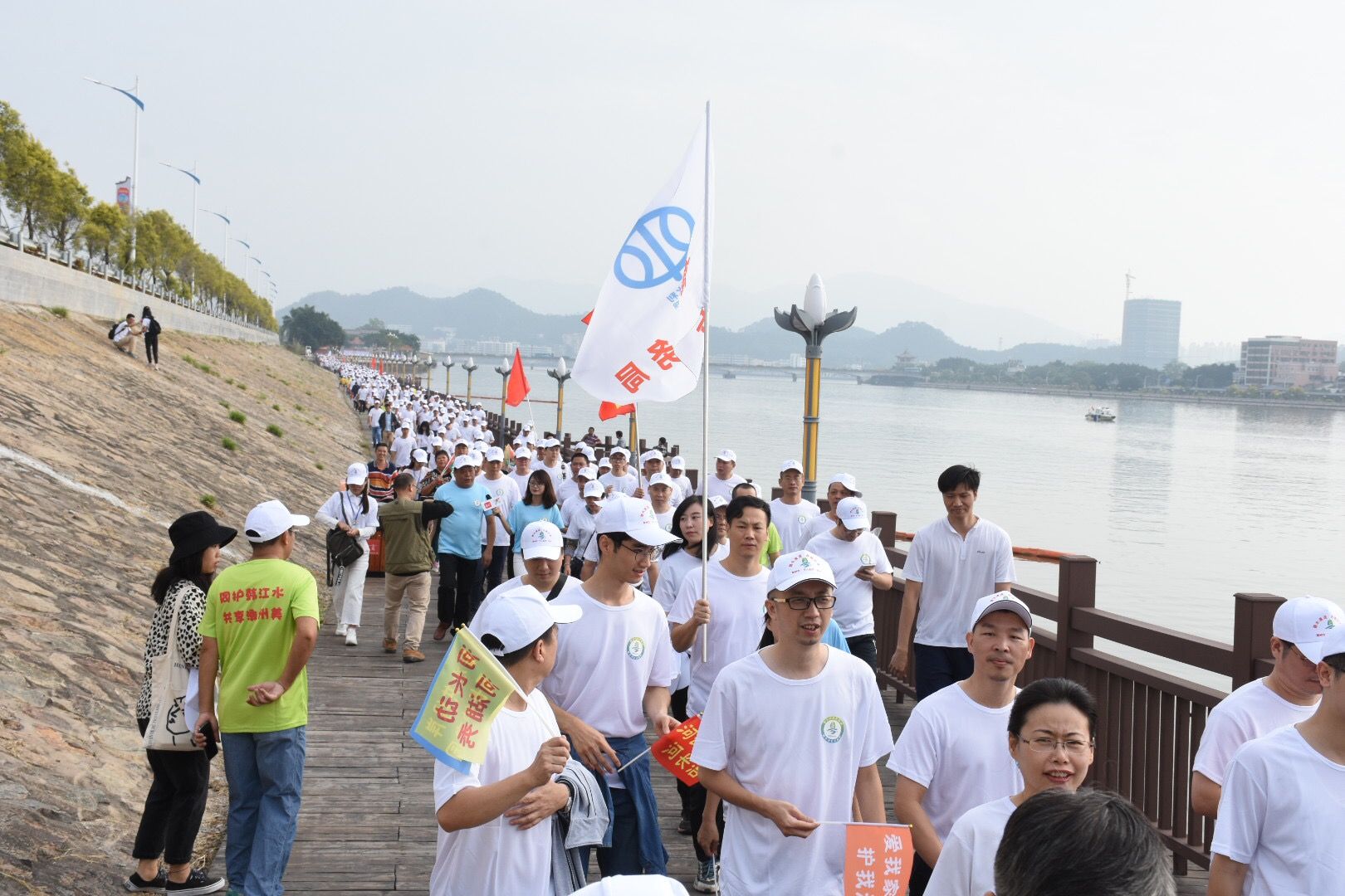 保护韩江母亲河 潮州举行“万人巡河”活动