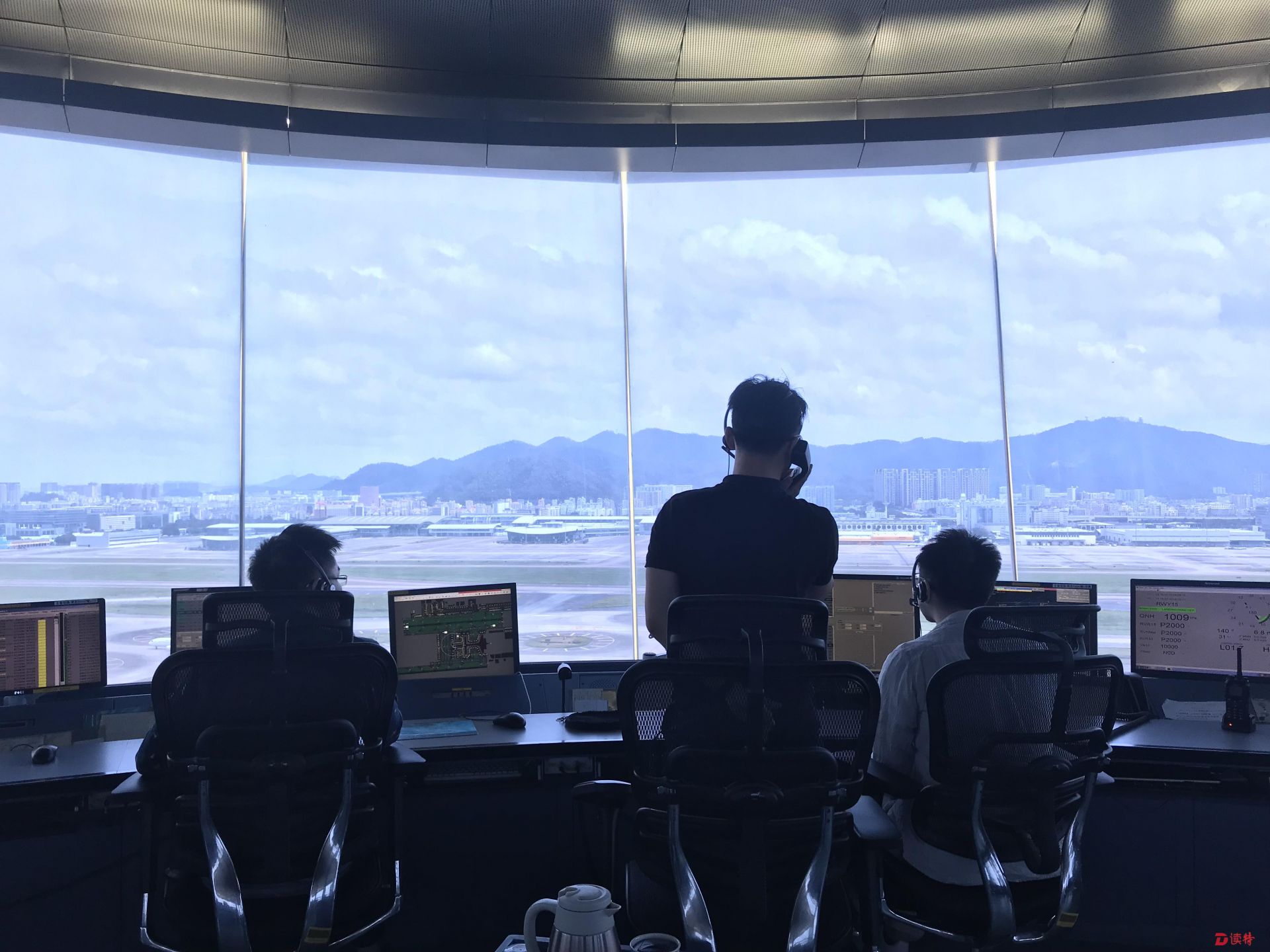 万米高空旅客突发心肌炎  “空中交警”指挥紧急救助