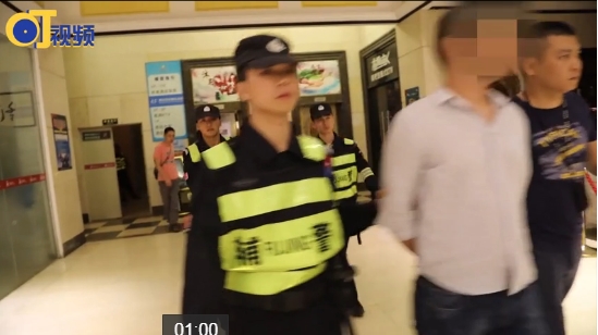 嚣张 ! 碰瓷后还逼人下跪 深圳警方侦破宝安涉恶系列案