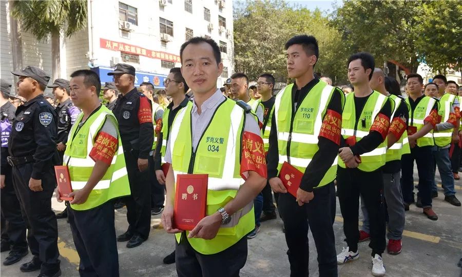 布吉首支宵夜档义警上线！再也不怕吃宵夜有人闹事啦！