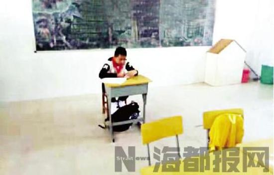 小学生肿瘤康复回校遭歧视 座位被隔离还不让考试