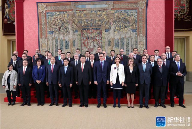 习近平同西班牙首相桑切斯共同会见中西企业顾问委员会双方代表