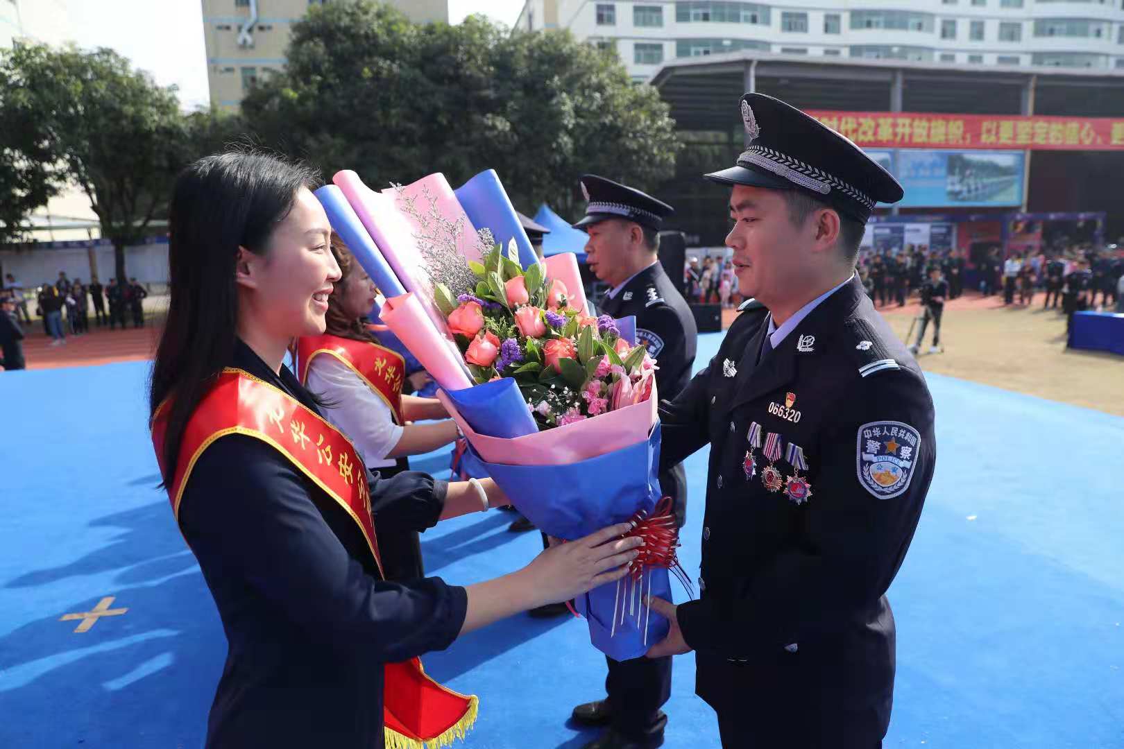 警民嘉年华！龙华公安分局警营开放日吸引20万市民和网友